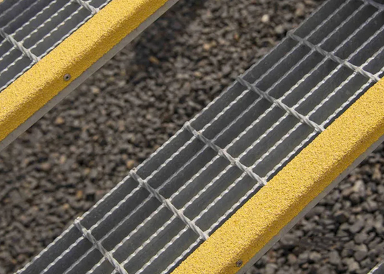 Καυτός γαλβανισμένος χάλυβας παρυφών διάβασης πεζών κίτρινος ισοδύναμος που ξύνει 30x5mm 30x100cm