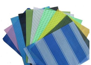 Χρωματισμένο ύφασμα πλέγματος PVC cOem σχέδιο που χρησιμοποιείται για την υπαίθρια αρχιτεκτονική διακόσμηση